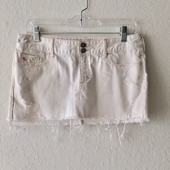 Abercrombie & Fitch Dresses & Skirts - Abercrombie & Fitch White Mini Skirt